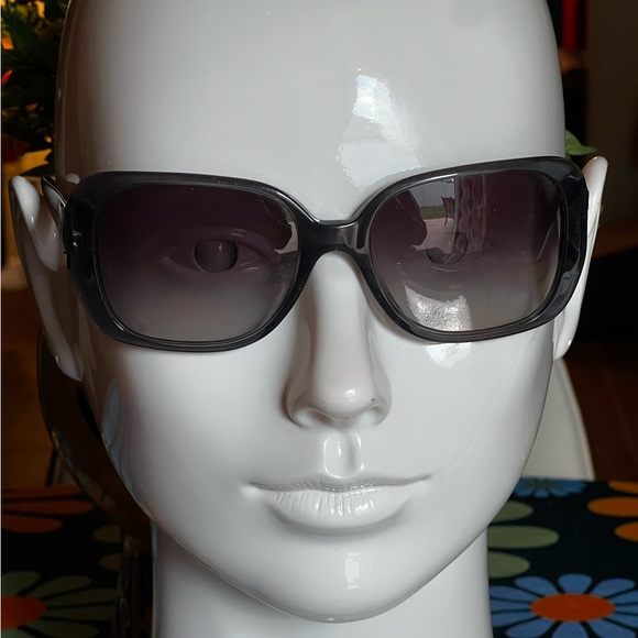 CHANEL SUNGLASSES - Picture 2 of 8